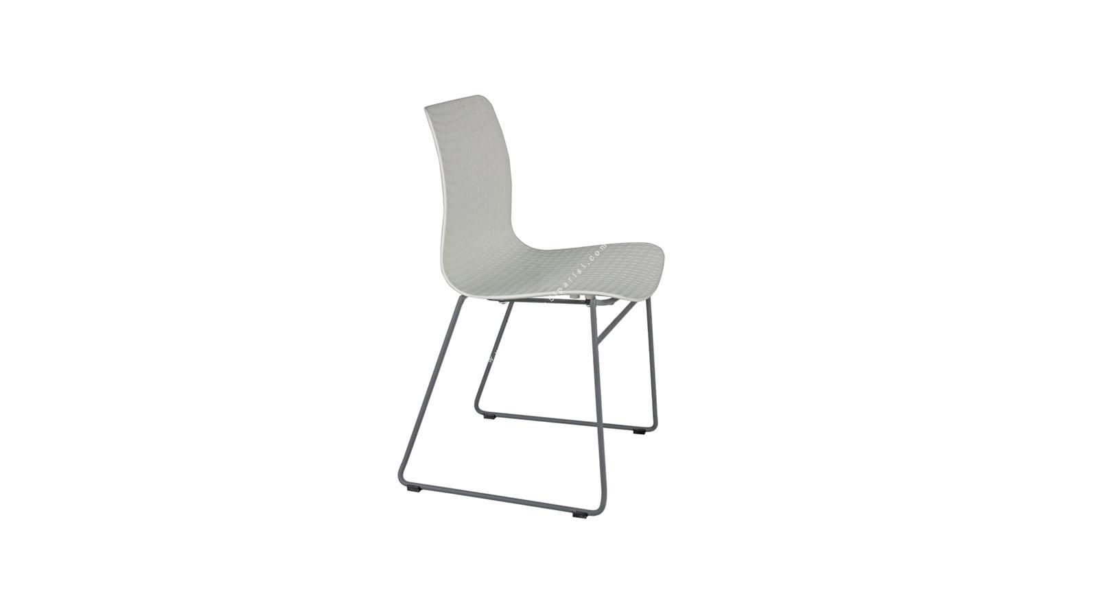chais beyaz plastik gövdeli kolsuz metal ayak sandalye
